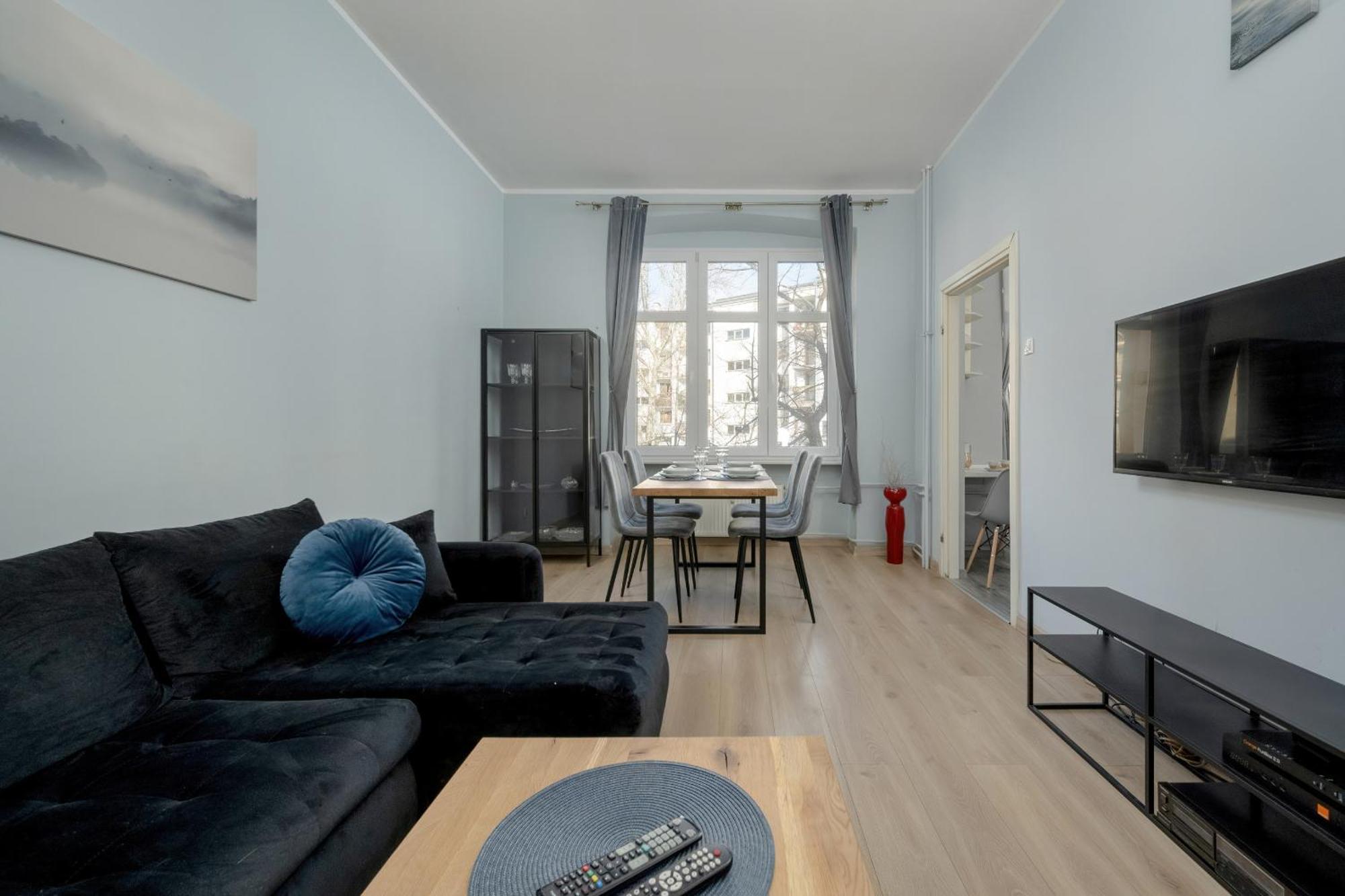 Spacious 3-bedroom Plac Grunwaldzki By Renters Apartment *