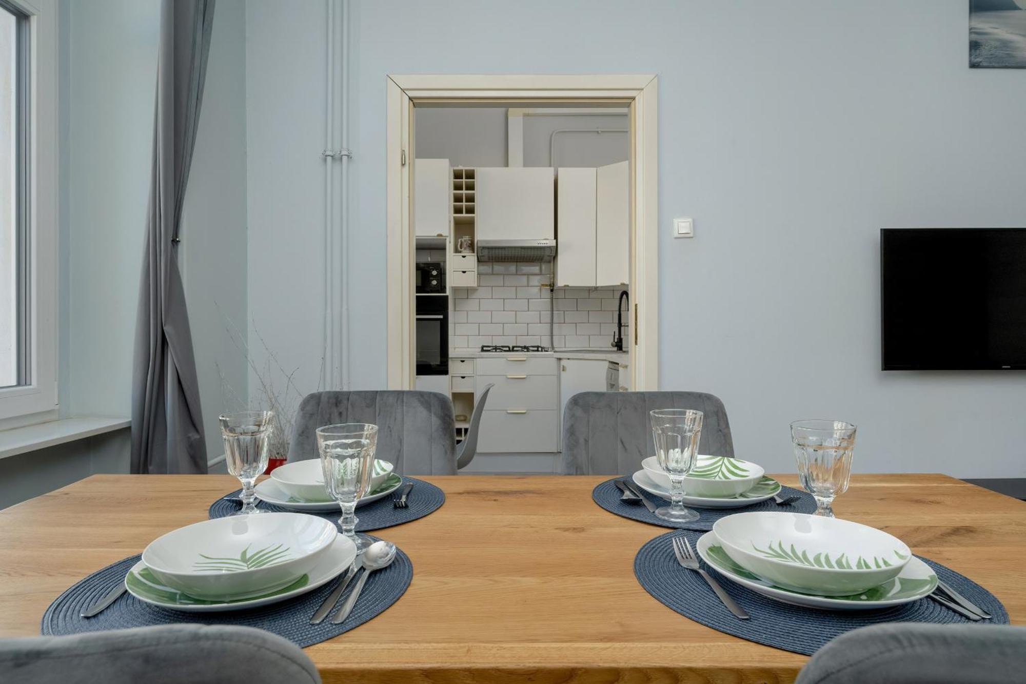 Apartment Spacious 3-bedroom Plac Grunwaldzki By Renters *