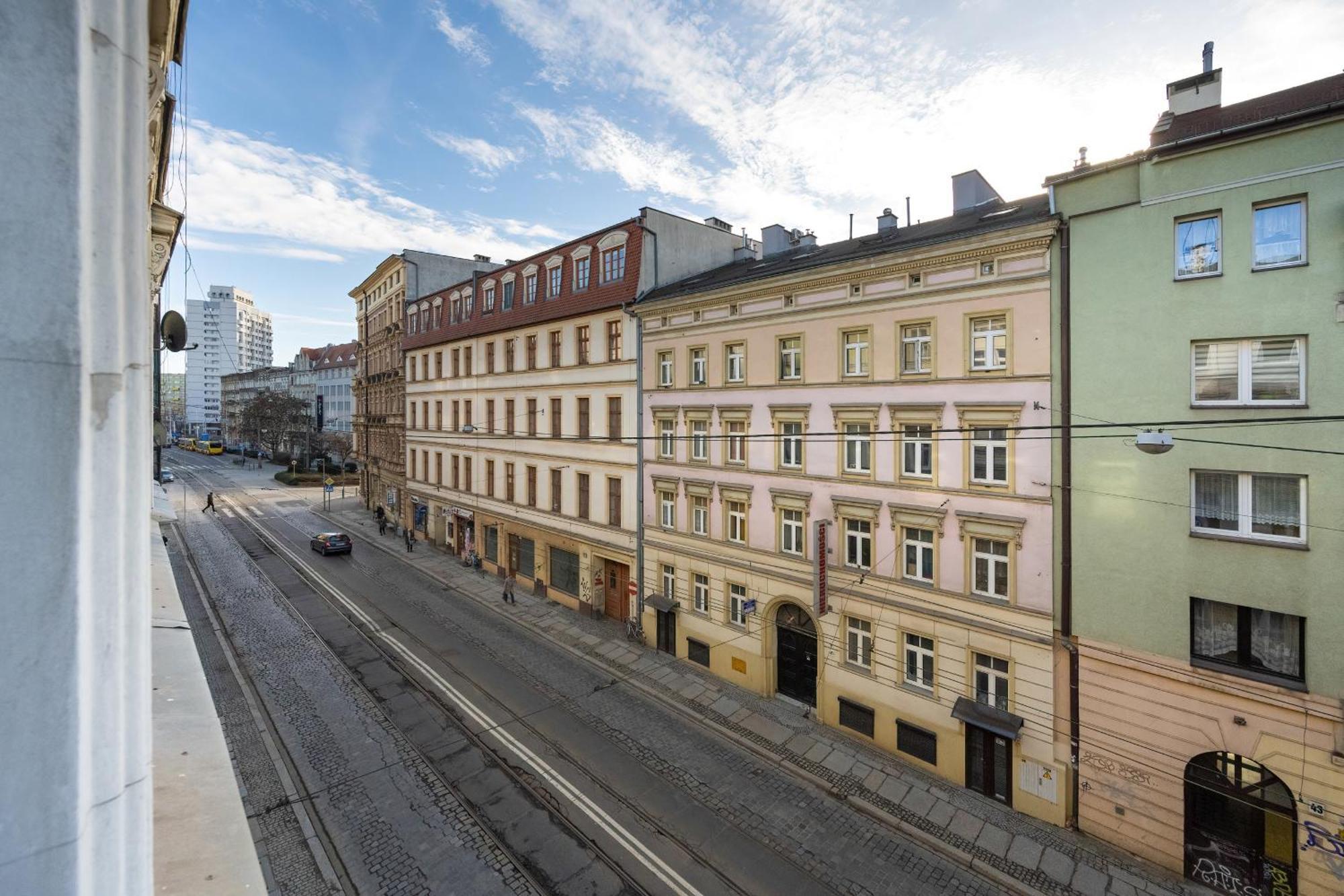 Spacious 3-bedroom Plac Grunwaldzki By Renters